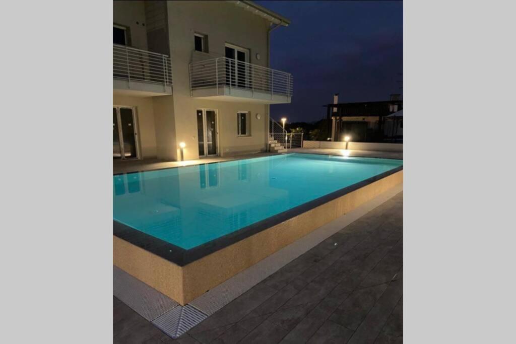 *Central Lakeside Apt*Swimming Pool & Free Parking Пескьера-дель-Гарда Экстерьер фото