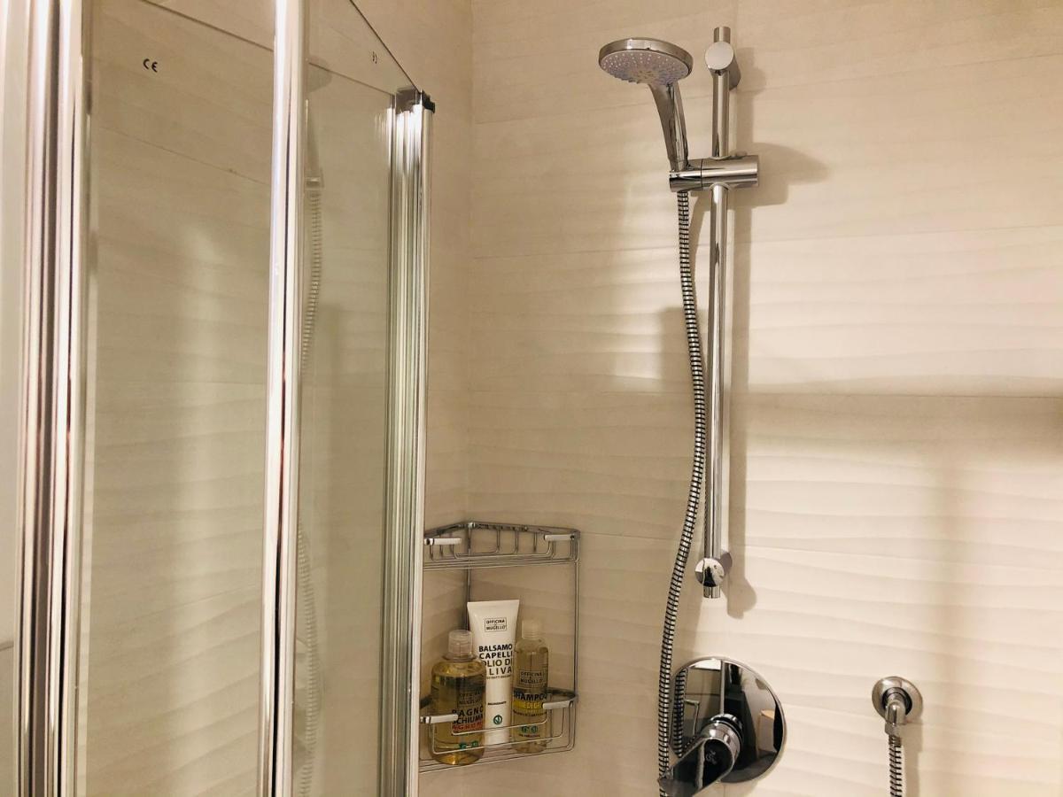 *Central Lakeside Apt*Swimming Pool & Free Parking Пескьера-дель-Гарда Экстерьер фото